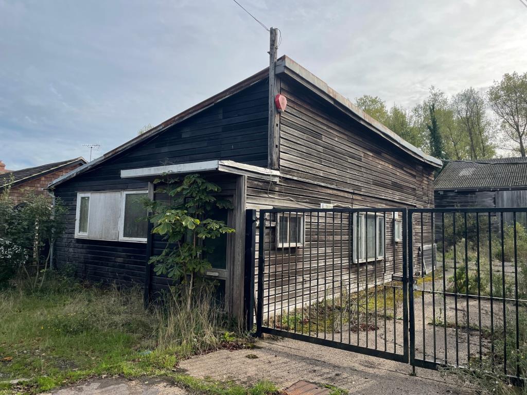 Lot: 131 - ALMOST THREE-QUARTERS OF AN ACRE FREEHOLD SITE WITH REDEVELOPMENT POTENTIAL -